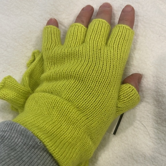 Fingerless gloves - Picture 3 of 4